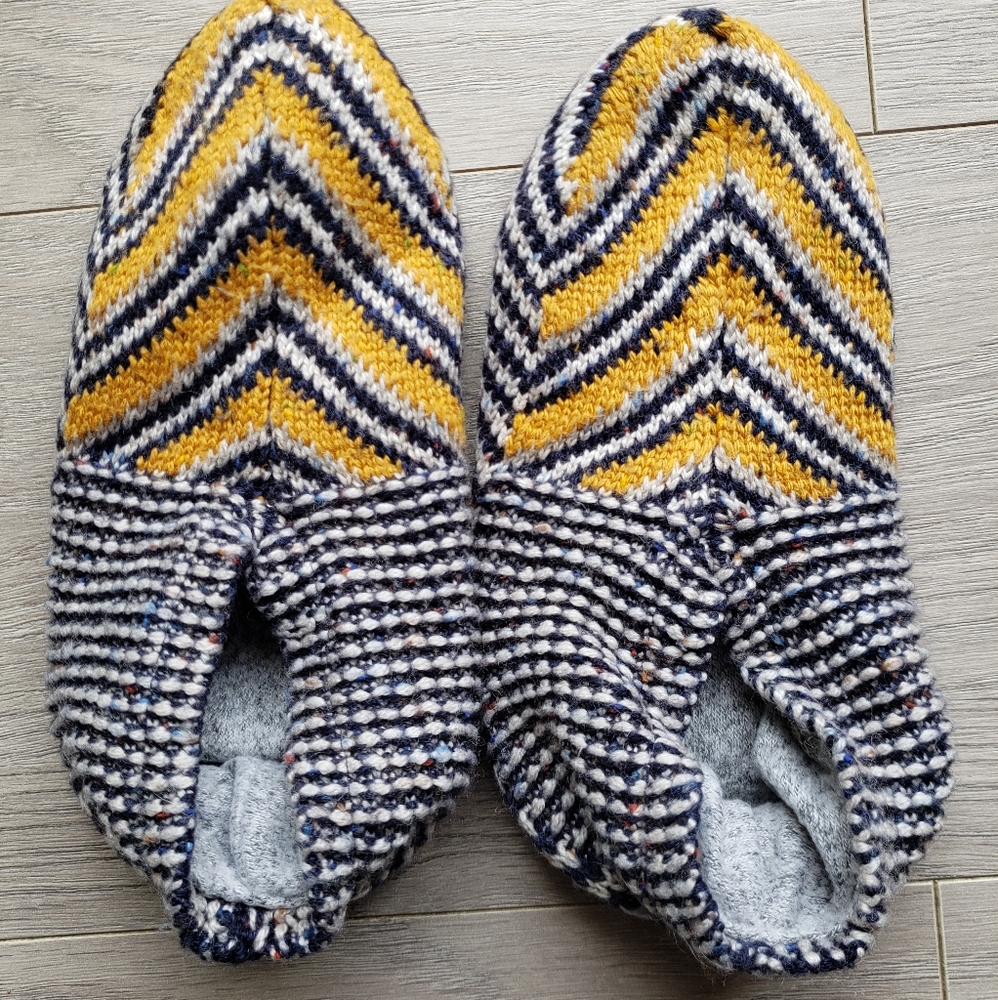 Bombas Women's Gripper Slippers EUC